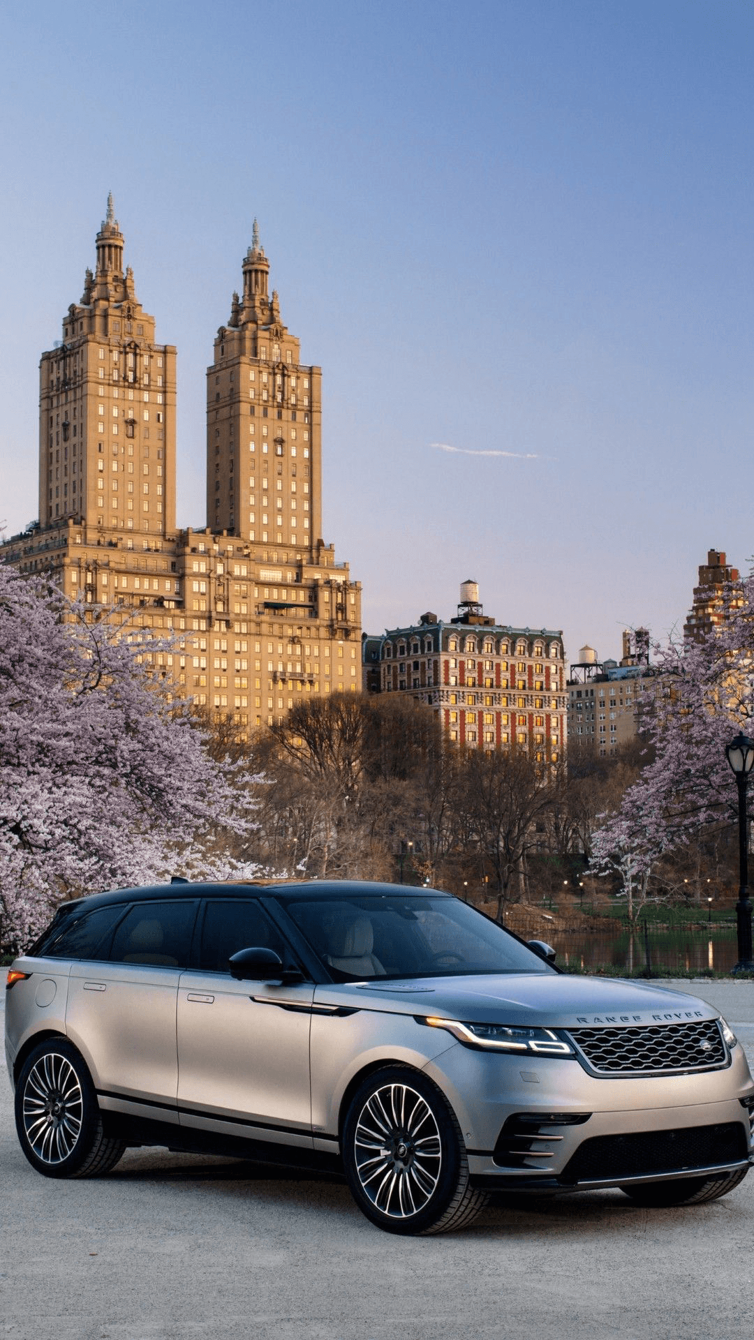 Range Rover Velar view 2